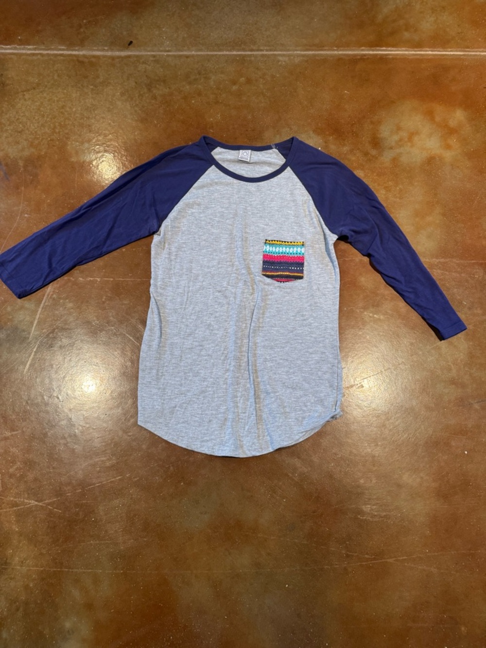Long-Sleeve Raglan Tee with Patterned Pocket - Navy & Light Gray Women’s Medium